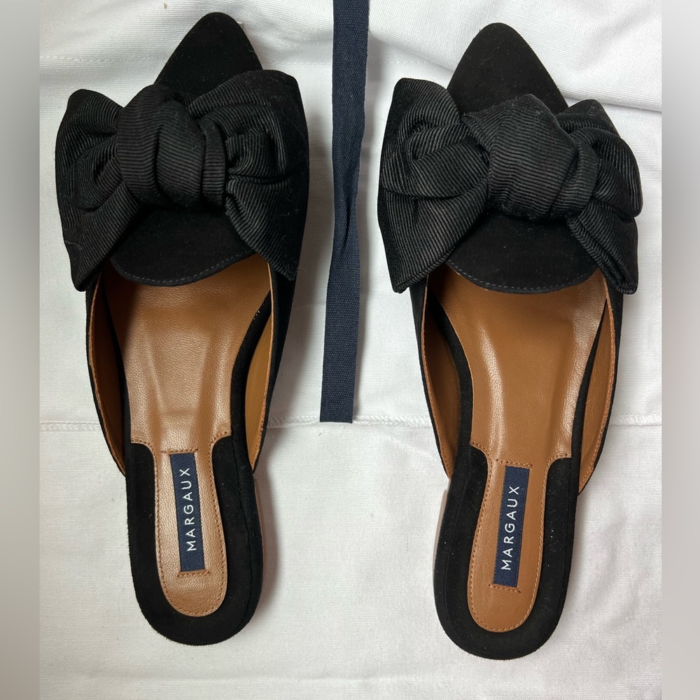Brand new black Margaux “The Mule” size 7.5. Never worn & in perfect condition.